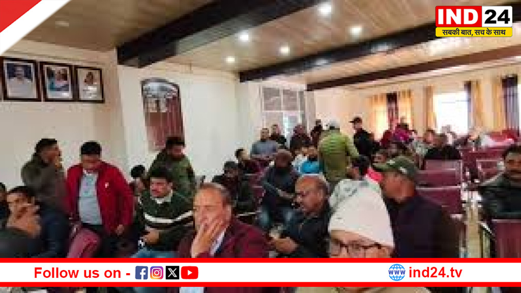 लोहाघाट में वन-वे ट्रैफिक व्यवस्था पर व्यापारियों और जनप्रतिनिधियों के साथ बैठक, स्कूल टाइम पर लागू होगा