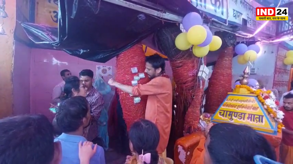 नवरात्र में मां मनसा देवी मंदिर में उमड़ रही श्रद्धालुओं की भीड़, कचनार के पेड़ पर धागा बांधकर मांगते हैं मनोकामना