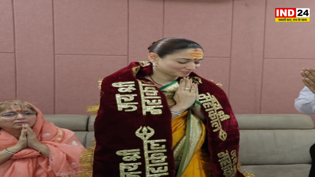 Tamannaah Bhatia Mahakal Darshan: मां के साथ भस्म आरती में शामिल हुईं तमन्ना भाटिया, नंदी के कान में मांगी मनोकामना