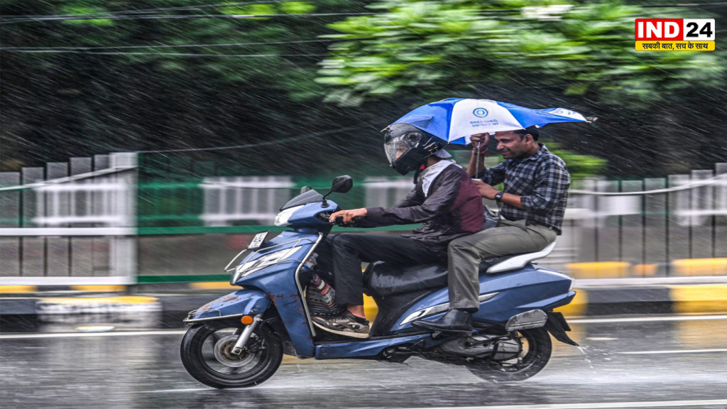 दिल्ली-NCR में झमाझम बारिश से बदला मौसम, तापमान में गिरावट