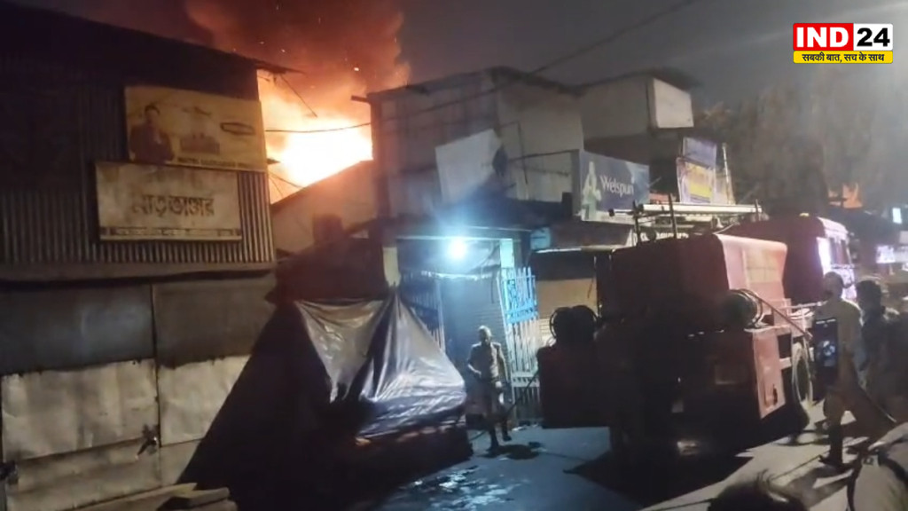 कोलकाता के बाघाजतिन बाजार में भीषण आग, 15 दमकल गाड़ियों ने तीन घंटे में पाया काबू