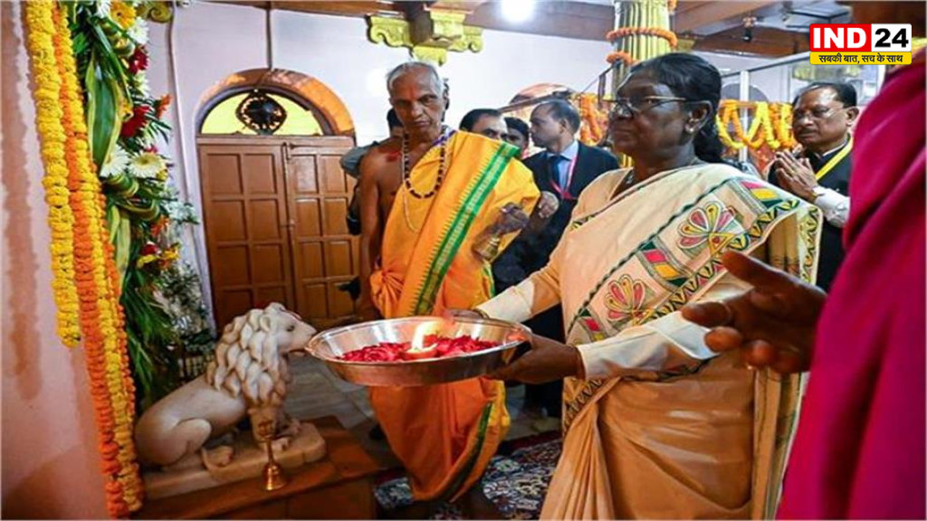 राष्ट्रपति द्रौपदी मुर्मू बस्तर में, मां दंतेश्वरी मंदिर में टेका माथा; देशवासियों की समृद्धि की कामना की