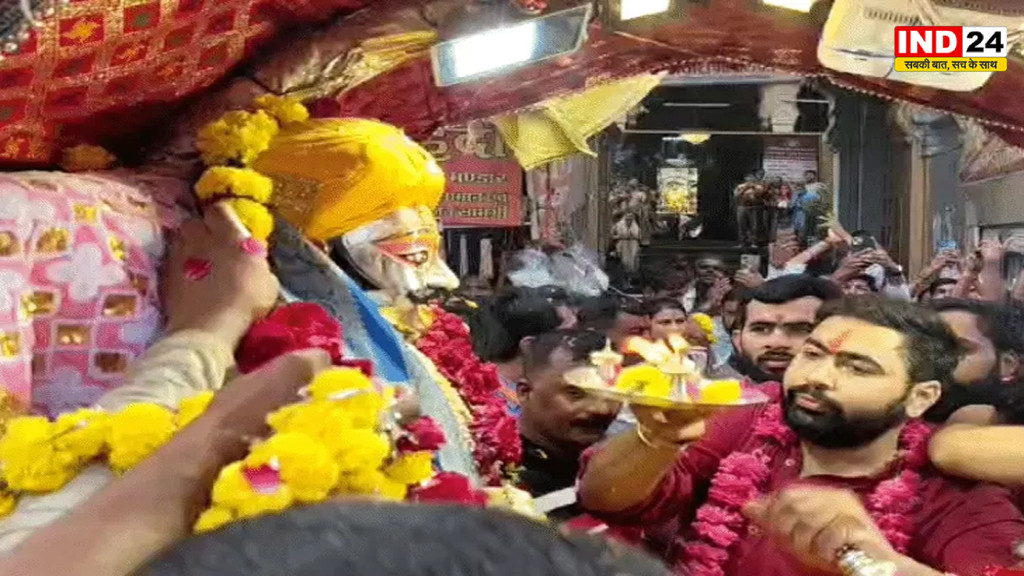 बाबा महाकाल पर ड्रोन से बरसाए 500 किलो फूल,विजयादशमी पर निकली सवारी
