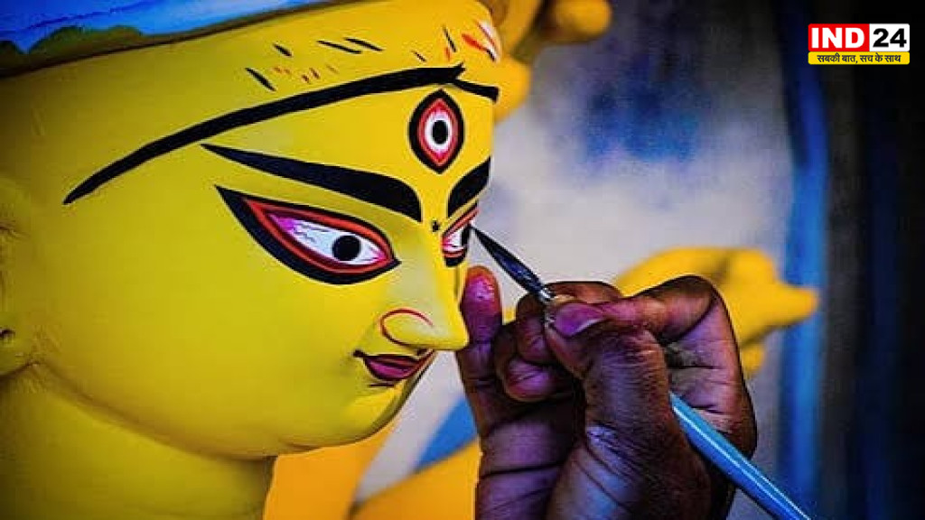 महालया: मां दुर्गा की आंखों के चक्षुदान से लाल-पाड़ साड़ी तक, जानें बंगाल की दुर्गा पूजा की खास परंपराएं
