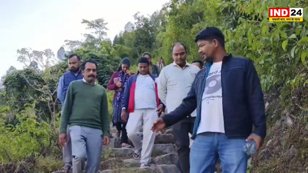 नेपाल सीमा के अंतिम गांव नगरू घाट पहुंचे DM मनीष कुमार, पर्यटन हब बनाने और समस्याओं के समाधान का दिया भरोसा