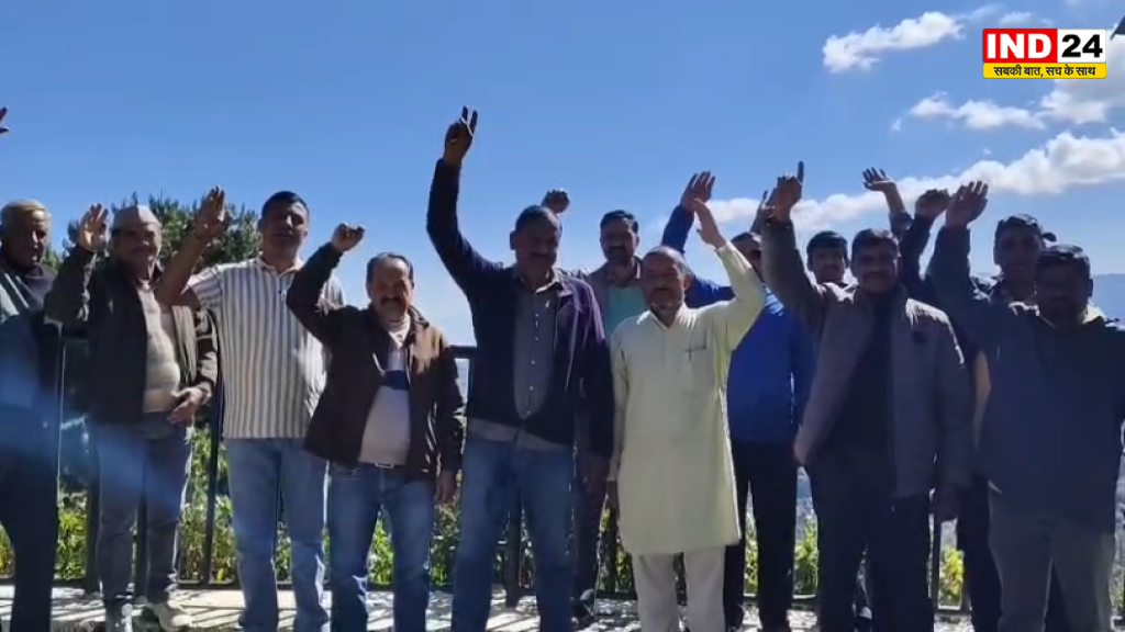 लोहाघाट की सुई-बिसंग सड़क 2 साल से बदहाल, एक हफ्ते में डामरीकरण नहीं हुआ तो PMGSY कार्यालय में होगी तालाबंदी