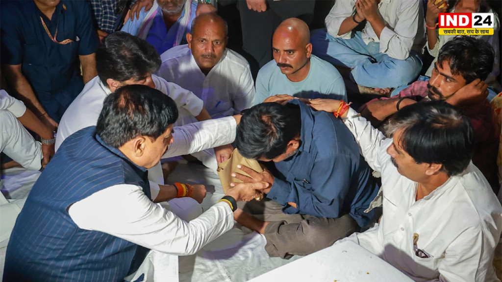 ग्वालियर हादसा: CM डॉ.मोहन यादव ने दिवंगत श्रद्धालुओं के परिजनों से की मुलाकात, आर्थिक सहायता के चेक सौंपे