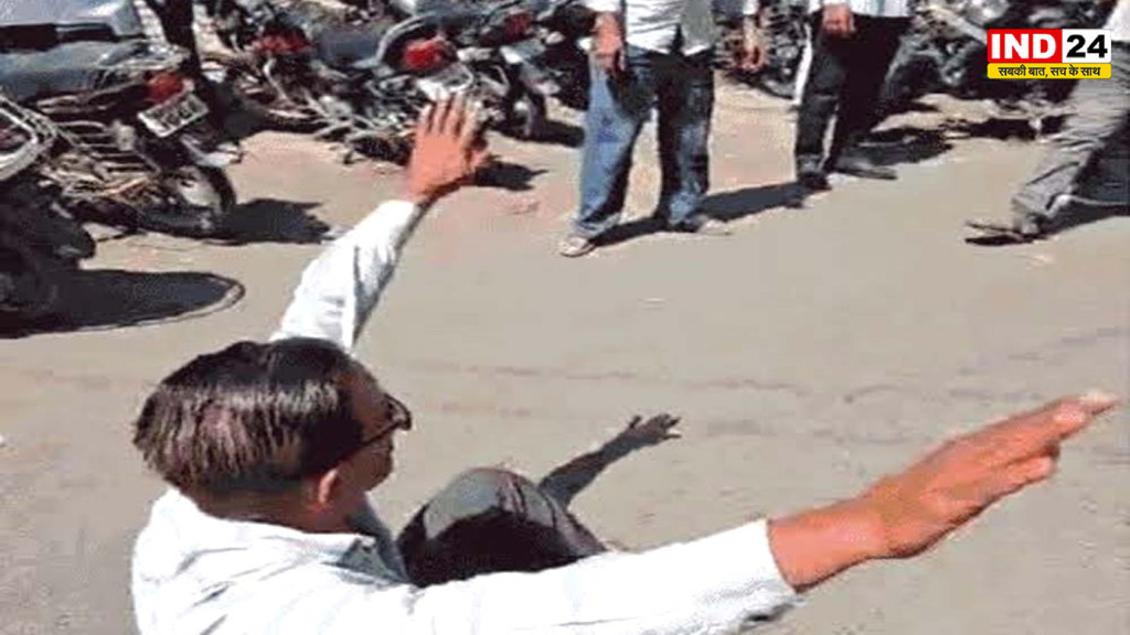 सड़क चौड़ीकरण के विरोध में व्यापारियों का अनिश्चितकालीन बाजार बंद, रात में मार्किंग से बढ़ा आक्रोश