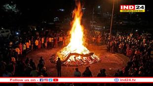होलिका दहन में राशि अनुसार अर्पित करें ये सामग्री