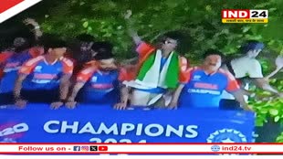 भारतीय टीम की विक्ट्री परेड शुरू, तिरंगे और ट्रॉफी के साथ खिलाड़ी, मरीन ड्राइव पर फैंस का सैलाब