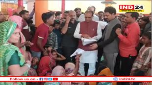 बाढ़ प्रभावितों से मिले केन्द्रीय मंत्री शिवराज सिंह चौहान