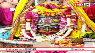 भस्म आरती में मस्तक पर त्रिपुंड और त्रिशूल लगाकर सजे बाबा महाकाल