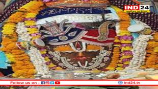 भस्म आरती में मखाने की माला पहनकर सजे बाबा महाकाल