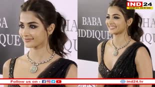 बाबा सिद्दीकी की इफ्तार पार्टी में पहुंची Pooja Hegde, रिवीलिंग ड्रेस पहनने पर हुईं ट्रोल