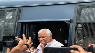 Rajasthan: BJP सांसद किरोड़ी लाल मीणा को पुलिस ने किया गिरफ्तार, चाकसू थाने के बाहर समर्थकों की जुटी भीड़