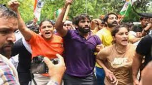 गंगा में अपने मेडल बहाएंगे पहलवान, बोले- अब इंडिया गेट पर करेंगे आमरण अनशन