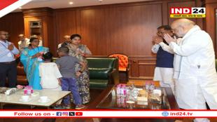 केंद्रीय गृह मंत्री अमित शाह ने शहीद आकाश राव गिरिपुंजे के परिजनों से की मुलाकात