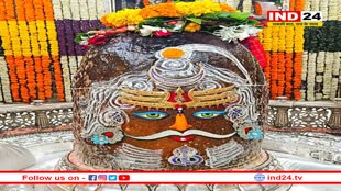 भस्म आरती में पगड़ी पहनकर सजे बाबा महाकाल, फूलों से किया गया श्रृंगार