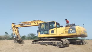 CG NEWS  : छत्तीसगढ़ में अवैध रेत खनन पर खनिज विभाग की बड़ी कार्रवाई! डंप किए गए 125 ट्रैक्टर रेत को किया जब्त...