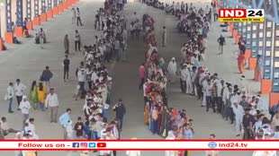 खरगोन: राशि 659 वैरायटी का बीज लेने उमड़ी किसानों की भीड़, दोपहर तक बांटे दो हजार टोकन