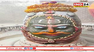 डमरू की माला पहनकर सजे बाबा महाकाल, भस्म आरती में दिए निराले स्वरूप में दर्शन