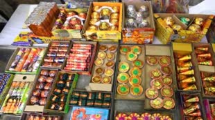 पटाखा कारोबारियों पर कार्रवाई जारी, भोपाल में 3 दुकानें सील, इन्हें कारण बताओ नोटिस