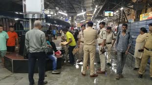 CG NEWS : राजधानी में बढ़ते अपराधों को लगाम लगाने के लिए आधी रात से शहर के 15 चौक-चौराहों पर बेरिकेड्स लगाकर विशेष जांच अभियान चलाया गया 

