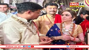 महाकाल की भस्म मिलते ही भावुक हुईं नीता अंबानी