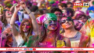 विदेशी लड़कियों का होली पर देसी अंदाज हुआ वायरल 