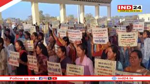 नौकरी बचाने और न्याय की मांग के लिए फिर अनिश्चितकालीन धरने पर बैठे बर्खास्त B.Ed शिक्षक