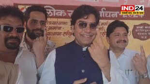 अभिनेता आशुतोष राणा ने किया मतदान, लोगों से मतदान करने की अपील की