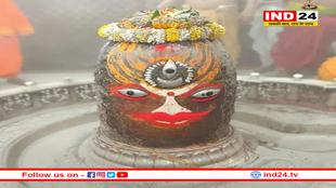 भस्म आरती में त्रिनेत्र लगाकर सजे बाबा महाकाल