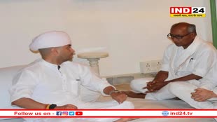 ‘महाराज के दरबार में राजा साहब’ : राजमाता माधवी राजे को श्रद्धांजलि देने जय विलास पैलेस पहुंचे दिग्विजय सिंह