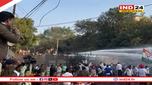 मुख्यमंत्री निवास का घेराव करने बड़ी संख्या में निकले युवा कांग्रेस कार्यकर्ता, पुलिस ने प्रदर्शनकारियों पर चलाया वाटर कैनन