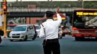 CG NEWS : ट्रैफिक नियम तोड़ने वालों का अब बिना रोक टोक होगा इलाज ! यातायात पुलिस दिखाएगी सख्ती, मोबाइल में आएगा ई-चालान....