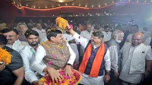 ''हम सब एक हैं..!'' एक ही रंग में रंगे भाजपा-कांग्रेस के नेता