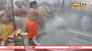 श्रीमहाकाल के दरबार में उमड़ा श्रद्धालुओं का सैलाब, दिव्य श्रृंगार के दर्शन करने आए हजारों भक्त