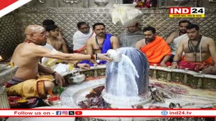 Republic Day: भगवान महाकाल पर भी चढ़ा तिरंगे का रंग, पुरोहितों ने तिरंगे से सजाया मंदिर का शिवलिंग 