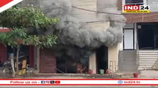 पटाखा गोदाम में लगी भीषण आग, मौके पर पहुंची फायर ब्रिगेड