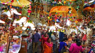 MP News: दीपावली पर दिखा विधानसभा चुनाव का असर, व्यापार पड़ा ठंडा 