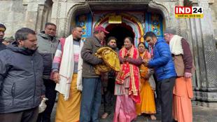केदारनाथ पहुंची दिल्ली की मुख्यमंत्री रेखा गुप्ता, परिवार के साथ की बाबा केदार की पूजा अर्चना