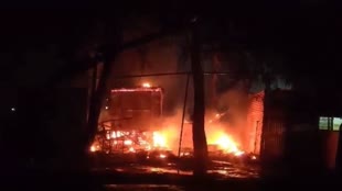 CG NEWS :  ऑटो पार्ट्स की दुकान में लगी आग | आग लगने से 9 Bike जलकर खाक....