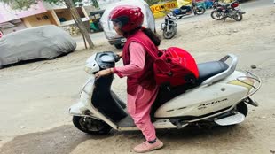 बस एक फोन कीजिए- दो पहिया वाहन सुधारने घर पर पहुंचेंगी महिला मैकेनिक