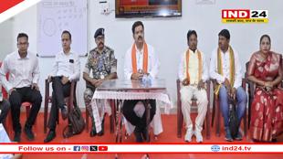 सुकमा पहुंचे गृहमंत्री विजय शर्मा, सरेंडर करने वाले नक्सलियों से की चर्चा