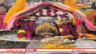 भस्म आरती में त्रिनेत्र और चंद्रमा से सजे बाबा महाकाल