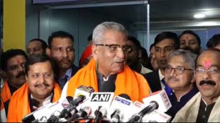 CG NEWS :  ओम माथुर पहुंचे रायपुर, ‘कहा – भारतीय जनता पार्टी का श्रेष्ठ कार्यकर्ता CM का चेहरा होगा।