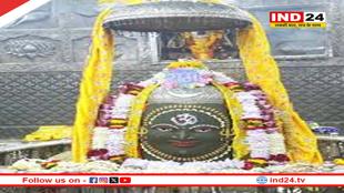 अमावस्या पर रुद्राक्ष, सेवंती, कमल और मुंड माला से सजे बाबा महाकाल