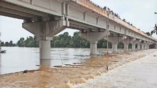 CG NEWS :  उफनती शिवनाथ नदी में छलांग लगाए युवक-युवती, रेस्क्यू ऑपरेशन जारी….