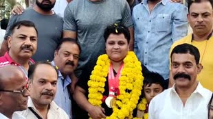 नागपुर में आयोजित नेशनल पावर लिफ्टिंग में सागर की बेटी आयुषी ने जीता गोल्ड मेडल