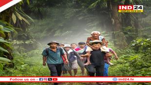 उत्तरकाशी में विकास के दावों की खुली पोल, 70 साल के बुज़ुर्ग को कंधों पर उठाकर अस्पताल ले जाने को मजबूर